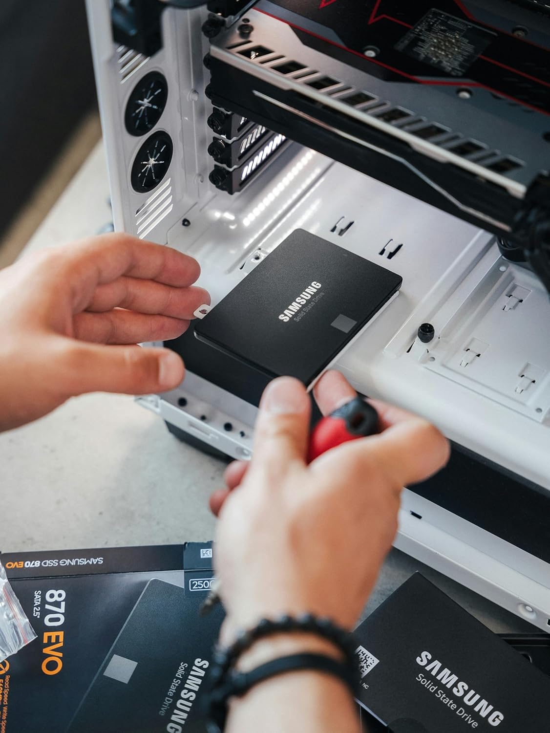 SAMSUNG 870 EVO 4TB 2.5 Inch SATA III Internal SSD (MZ-77E4T0B/AM) , Black - Image 7